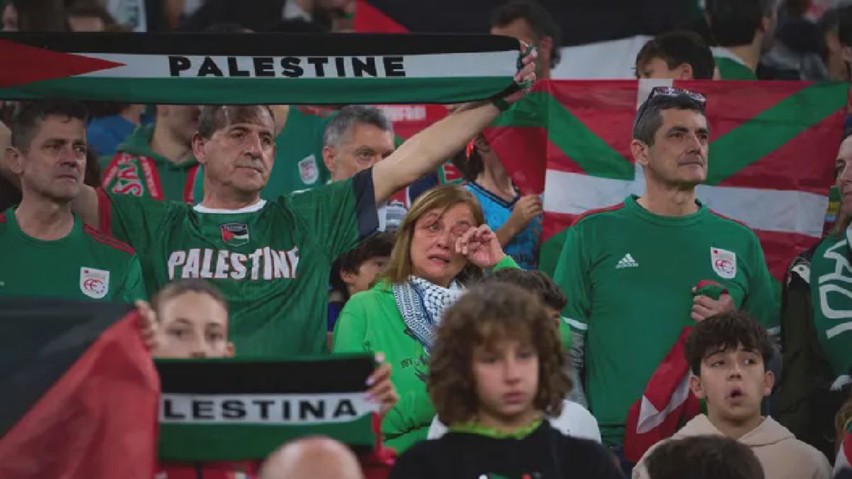 Bendera Palestina Berkibar di Laga Persahabatan Bilbao