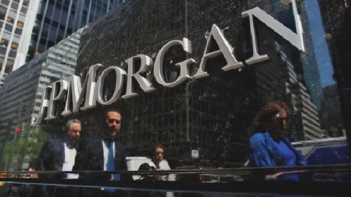 JPMorgan Hentikan Anggaran Ponsel Karyawan, OJK Soroti Efisiensi Keuangan Digital