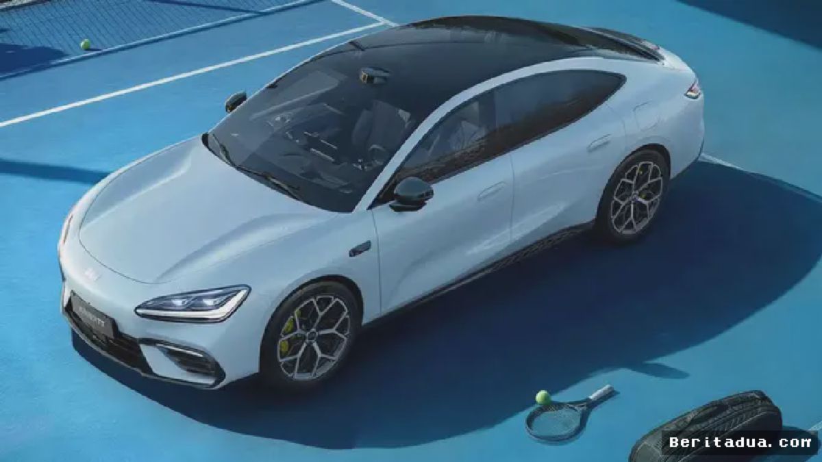 China — Geely Galaxy TT Meluncur, Sedan Fastback 725 Km