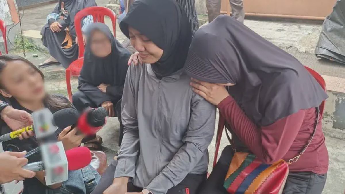 Anak dan Mantan Istri Temon Hadiri Rumah Duka