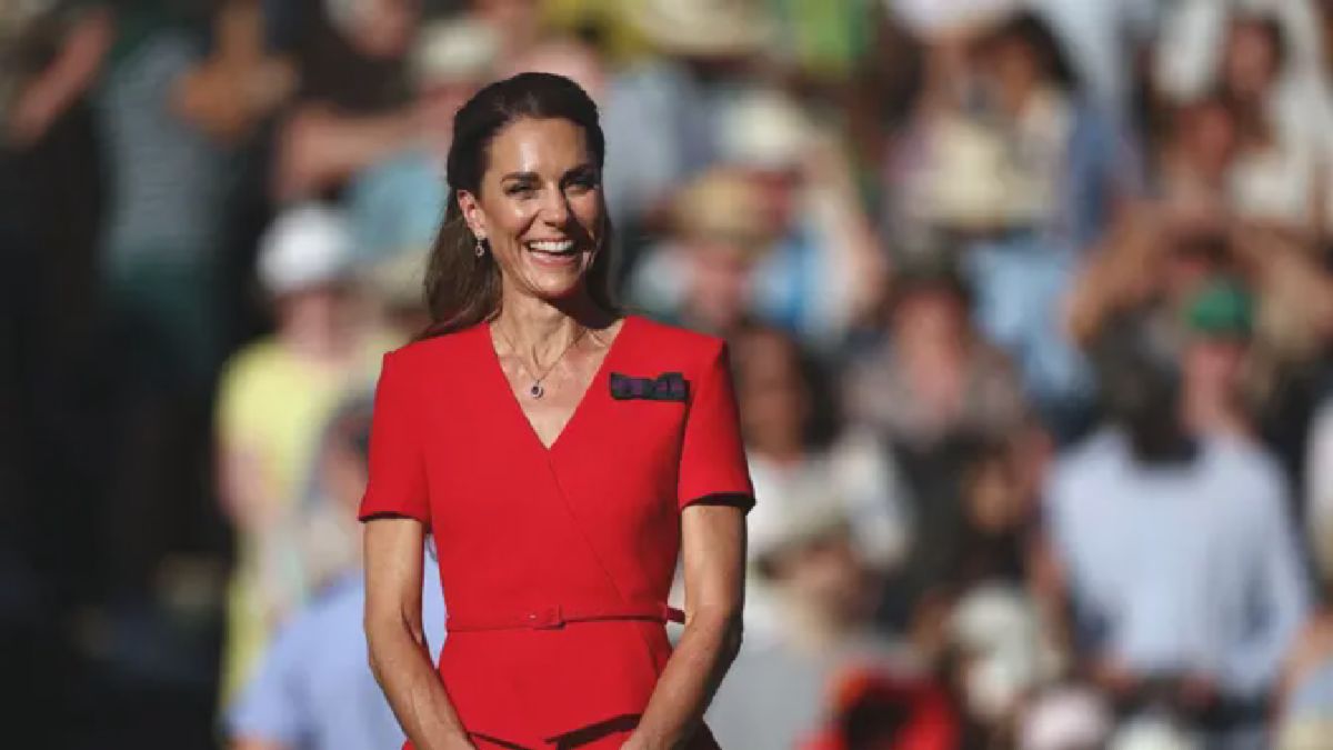 Kate Middleton Curi Perhatian di Wimbledon, Gaun Merah Rubi Mewah