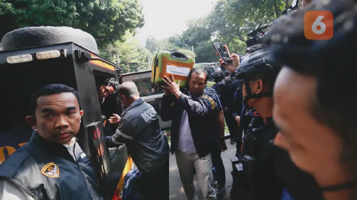 Barang Bukti Emas Geledahan Sentul Tiba di Polda Metro Jaya