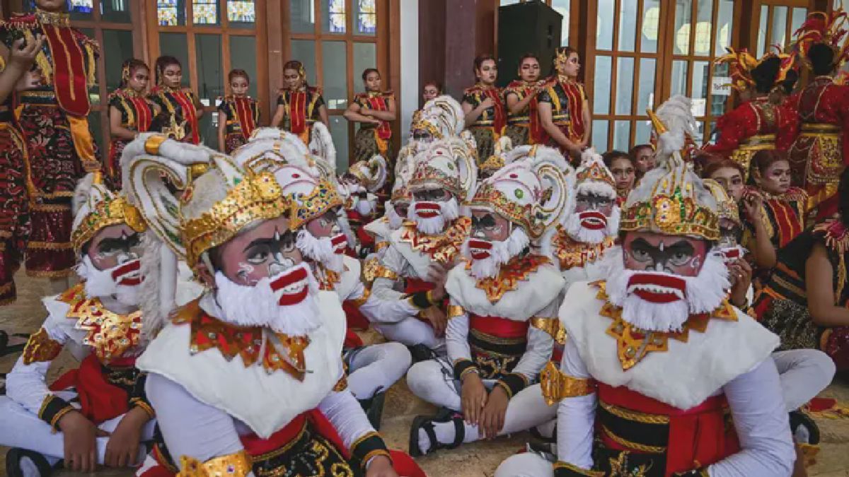 Ribuan Penari Meriahkan Festival Remo Yosakoi di Surabaya