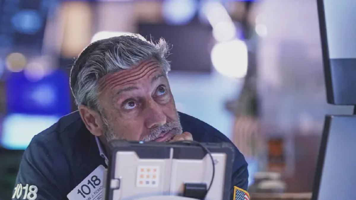 John Romolo Bertransaksi Saat Wall Street Tembus Rekor Baru