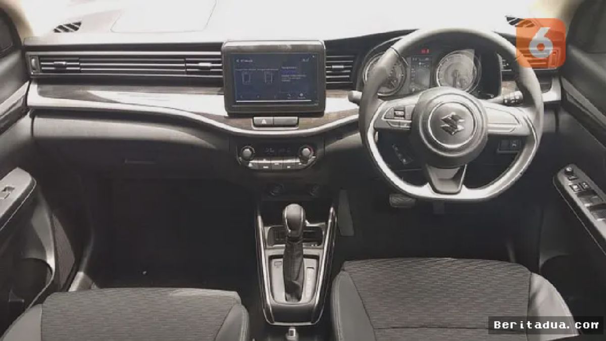 Tampilan interior Suzuki XL7 terbaru menghadirkan pendekatan desain yang cukup berani untuk