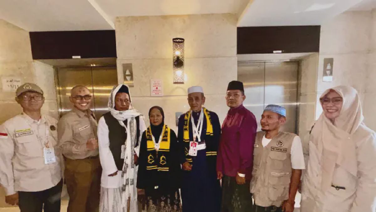 Petugas Tinjau Layanan Disabilitas Hotel Makkah dan Temui Rohani, Jemaah Tunanetra