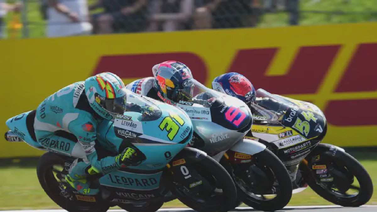 Veda Ega Pratama Crash di Assen Setelah Bertarung di Baris Depan Moto3