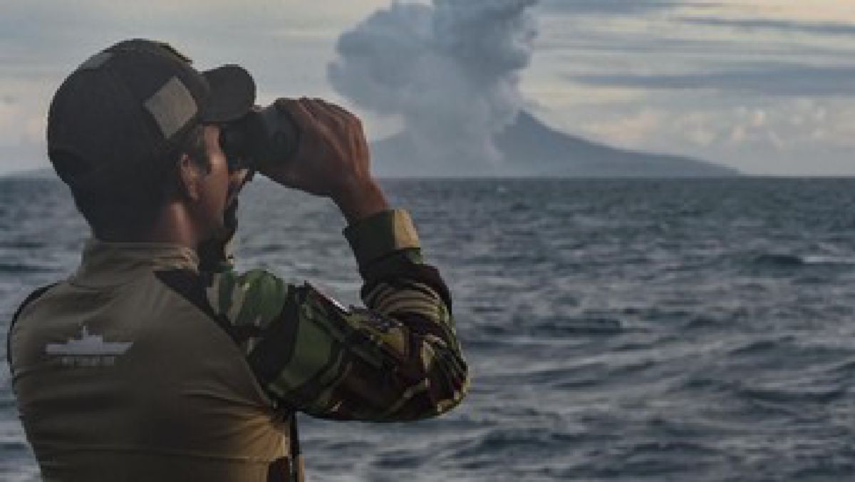 Anak Krakatau Erupsi Beruntun, Jembatan Apung China Evakuasi Banjir