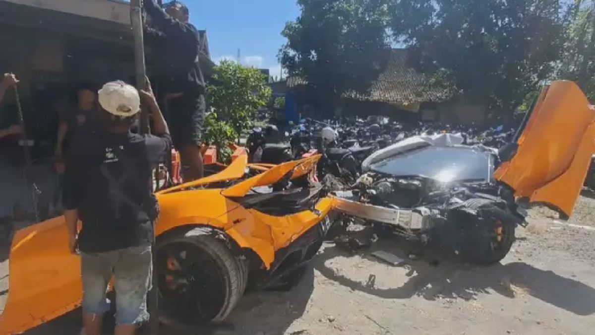 McLaren Milik YouTuber Andra ST Terbelah Dua di Sukoharjo