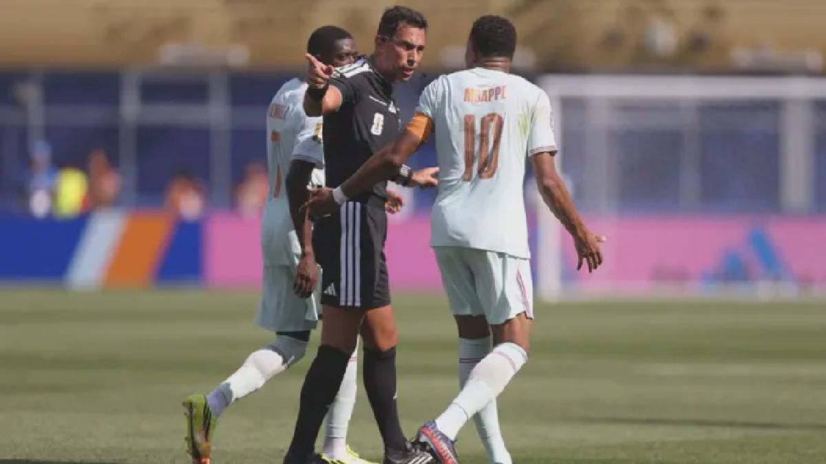 Mbappe Adu Argumen dengan Wasit Facundo Tello pada Laga Prancis vs Maroko
