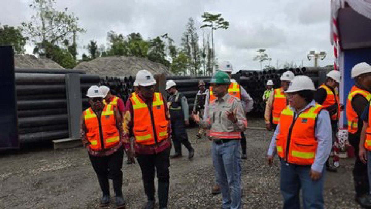 PT Freeport Indonesia Hibahkan 11 KM Pipa Air Bersih