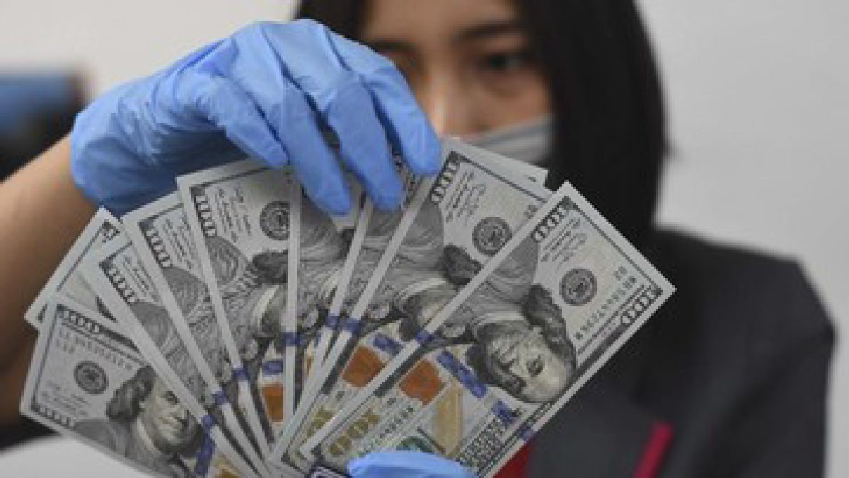 Rupiah Menanjak ke Rp18.076, Ekspektasi Damai Timur Tengah Meredam Dolar