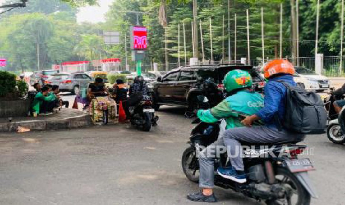 Menteri UMKM: Pendapatan Ojol Tetap Stabil Pasca Komisi Dipangkas
