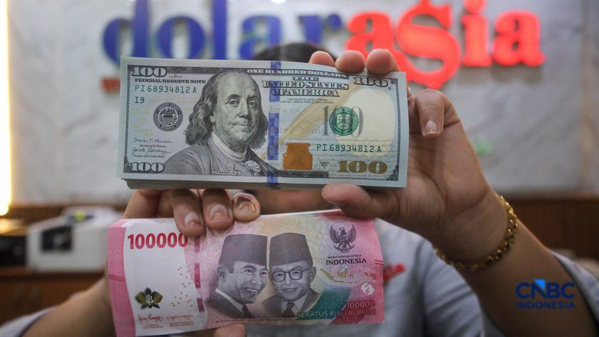 Rupiah Sentuh Rp18.100, Tekanan Pasar Kian Dalam