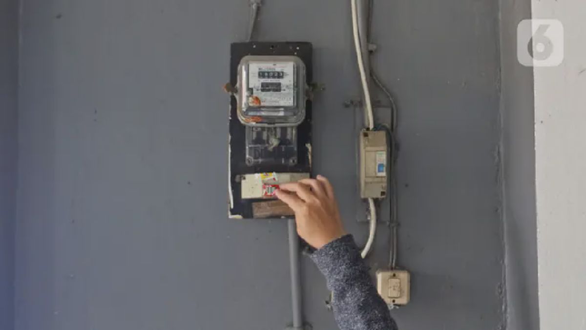 Pemerintah Gratiskan Listrik, Warga Kreatif Dekorasi Rumah dari Bahan Bekas