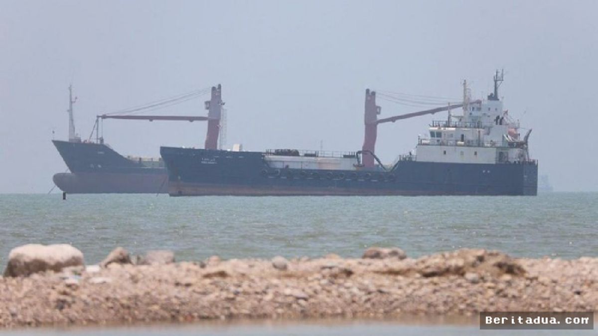 AS Kembali Serang Iran, Ledakan di Dekat Pelabuhan Selat Hormuz