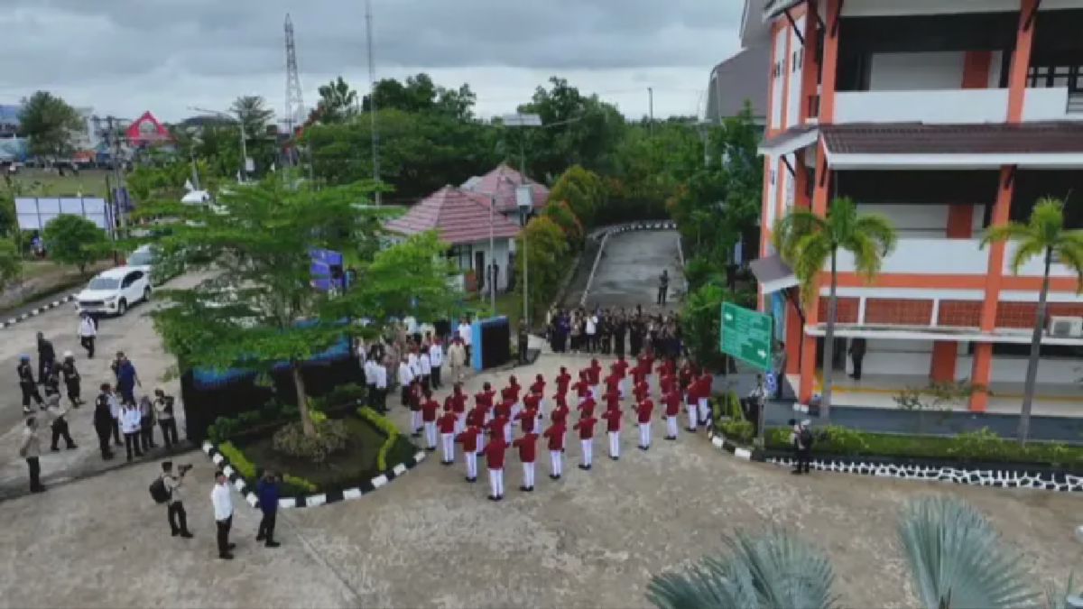Prabowo Sambangi Sekolah Rakyat Banjarbaru, Siswa Serukan Yel-Yel Giat Belajar